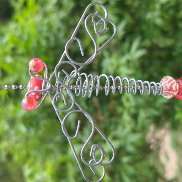 🆕️ Handcrafted Artisan Dragonfly Suncatcher with Red and White Glass Beads - Picture 3 of 15